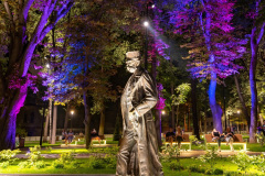 2022_Ukraine-Chernivtsi-Park-8